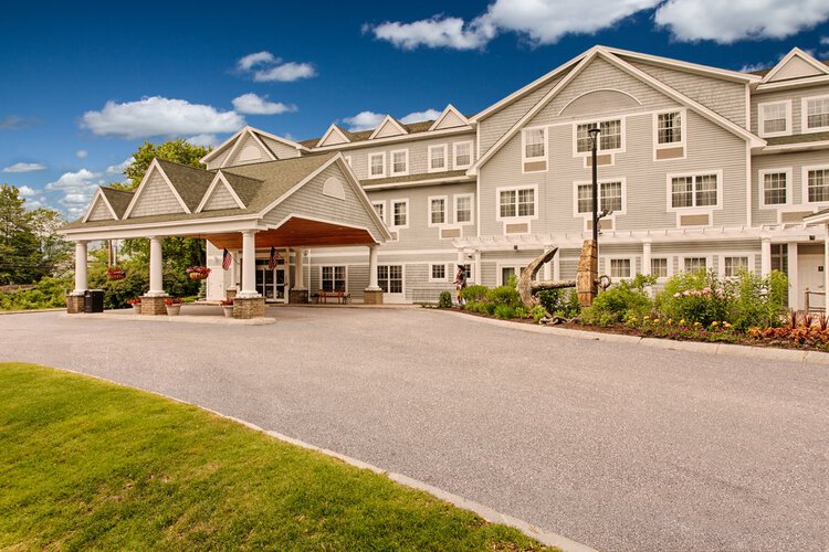 Front view of Comfort Inn & Suites North Conway