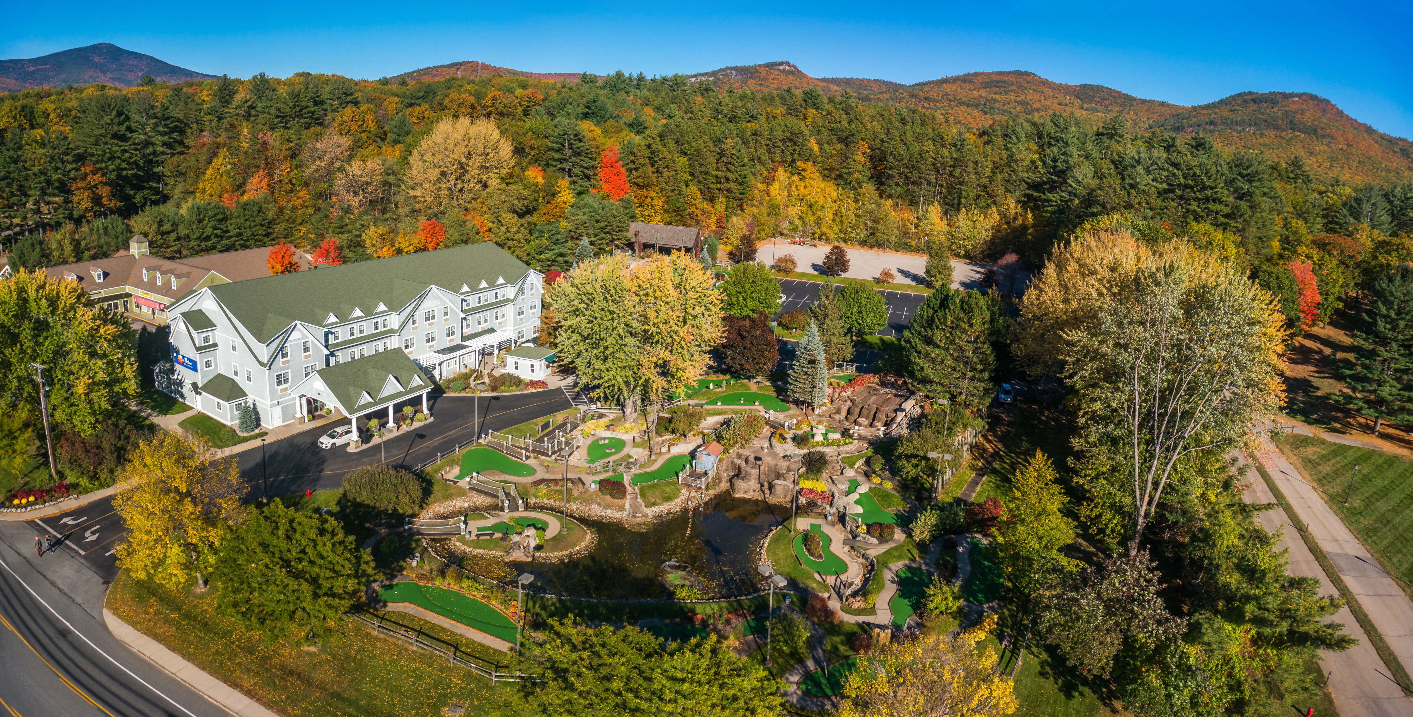 Panoramic View of Comfort Inn & Suites North Conway